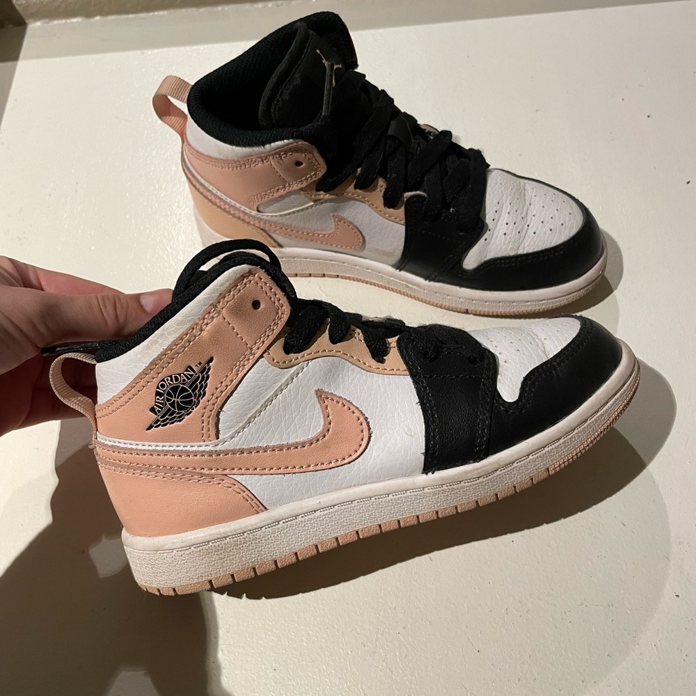 Jordan 1 mid